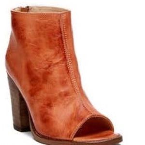 Bedstu Peep toe bootie, NWOT